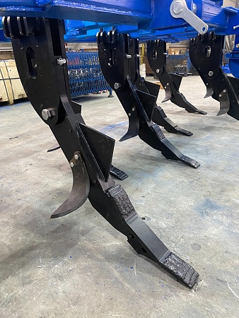 Плуг чизельный с шпоровыми катками прицепной ПЧП-4.0